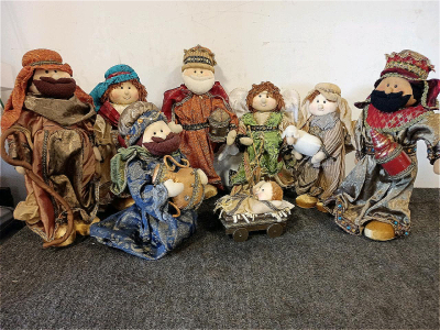 (8) Nativity Scene Figurines / 24" Dolls