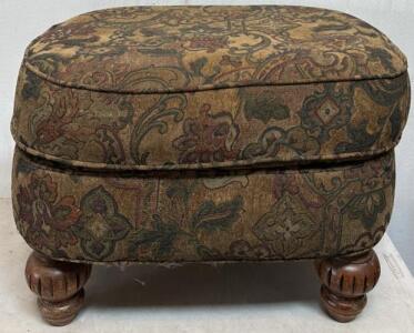 Small Vintage Ottoman / 20&rdquo; L x 28&rdquo; x 18&rdquo;