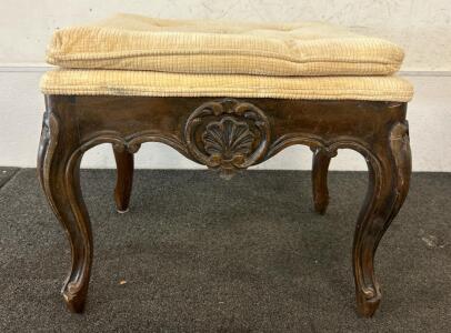 (1) Vintage Wooden Stool