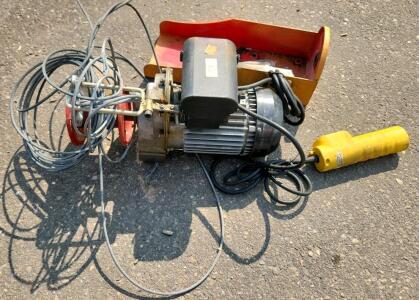 Electric Winch 1-1/2 HP, 120V 60Hz, 3400 RPM, Handheld Remote