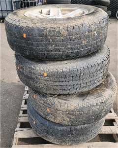 Set of 4 P235/75R17 Tires with Alloy Wheels, 108S, 17-Inch