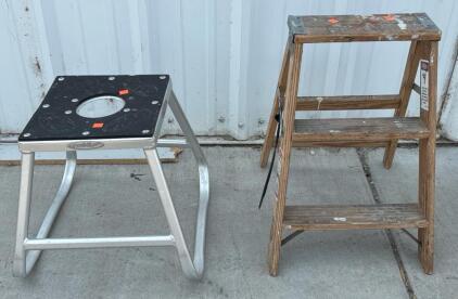 2 Step Stools (H 1&rsquo; 7.5&rdquo;) (W 1" 1&rdquo;) (H 1&rsquo; 1") (W 11.5&rdquo;)