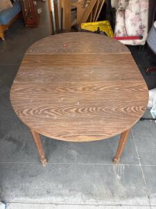 Extendable Table H 2&rsquo; 6&rdquo; W 3&rsquo; 6&rdquo; (Extended W 4&rsquo; 11&rdquo;) L 3&rsquo; 6&rdquo;