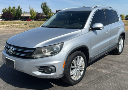 2012 VOLKSWAGEN TIGUAN - SPORT MODE! SUNROOF!