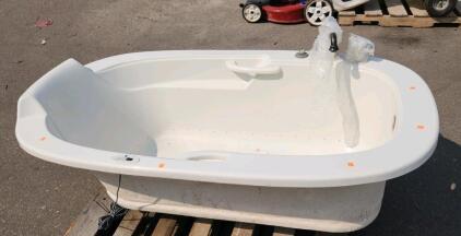 Bains Ultra Baths Oval Plus Whirlpool Bathtub, 2000, Serial No. 61496