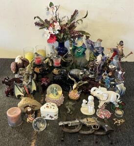 Decor & Art Statues / Figures