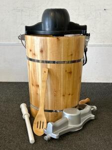 Old Fashioned Ice Cream Maker, Electric And Hand Crank Combination, Powers On