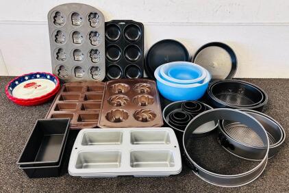 Large Baking Lot: Baking Pans, Sheets, Molds And Bowls