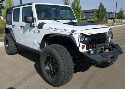 2012 JEEP WRANGLER - 4X4!