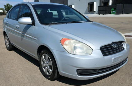 2009 HYUNDAI ACCENT - AFTERMARKET STEREO!
