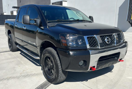 2007 NISSAN TITAN - 4X4!