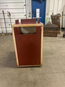(1) Commercial Grade Trash can