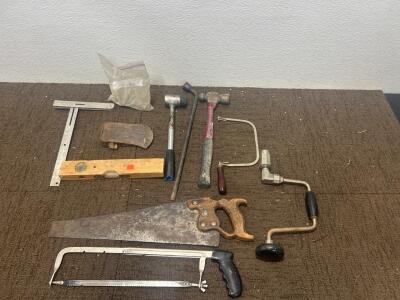 (1) Leveler (1) Axe head (2) Saws