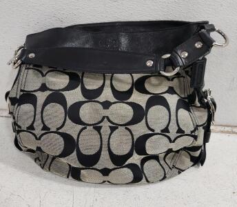 (1) Coach Signature Grey Canvas Leather Shoulder Bag