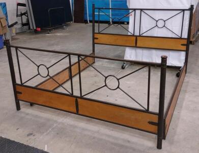 Queen Size Metal/Wooden Bed Frame Set
