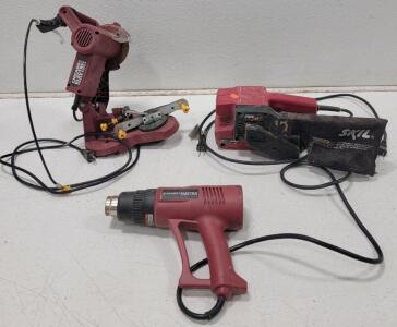 (1) Chicago Electric Power Tools #68221 Electric Chain Saw SHARPENER, unable to test (1) Skil 4.5 Amp 3 1/2&rdquo; Belt Sander With AutoTrack Control Belt Alignment System, tested (1) Chicago Electric Power Tools 1500 Watt Dual Temperature Heat Gun, tested