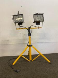 Adjustable, Collapsible Dual Head Halogen Work Light (Works)