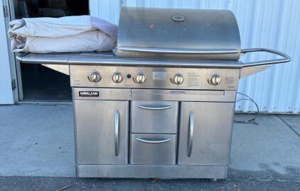 Kirkland Signature Grill H 4&rsquo; 1&rdquo; W 5&rsquo; 10&rdquo; L 1&rsquo; 11&rdquo; (With Tarp)