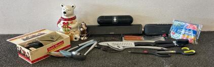 (1) Erkei Sehn Beat Boom (Turns On), (1) Gibson Home Polar Bear Cookie Jar, (1) 2PK Steak Knife Set, And More