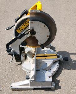 DEWALT DW713 Miter Saw, 10-Inch Blade, 15 Amp Motor