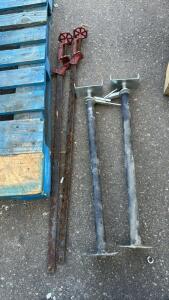 (2) Leveling Jacks (2) Bar Clamps