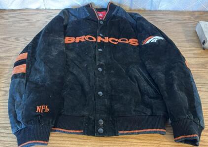 (1) NFL Denver Broncos Leather Jacket (Size M)