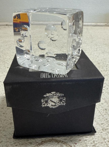 (1) Oleg Cassini Crystal Paperweight