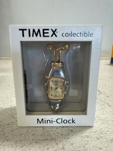 (1) Timex Quartz Watch Golf Clubs Desk Clock Gold & Silver Tone