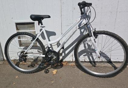 26" Roadmaster Granite Peak (White) Bike