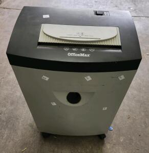 (1) Office Max Rollable Paper Shredder