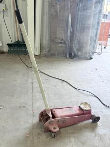 (1) Floor Jack