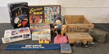 Vintage Magic Games, Vintage Toys, Vintage Decor, Antique Military First Aid Kit