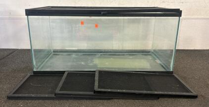 (1) Glass Critter Cage With Extra Lids