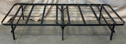 Metal Black Collapsible Bedframe / 73&rdquo; L x 26&rdquo; W x 14&rdquo; H