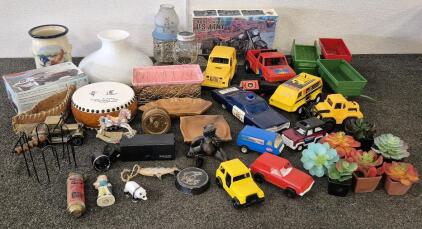 Vintage Toys, Vintage Decor, Plastic Plants, Japan Drum, Car And Motorcycle Toy Modules, Sedic Pocket Camera