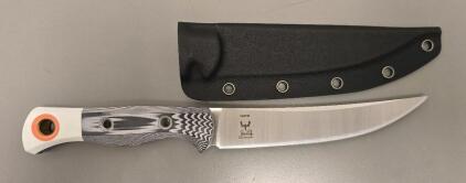 Grey & White Hunting/Fishing Knife With Hard Sheath