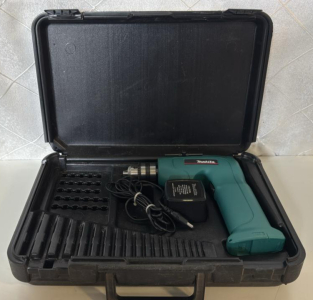 Makita 6041D 4.8v 3/8 Cordless Drill W\ Case