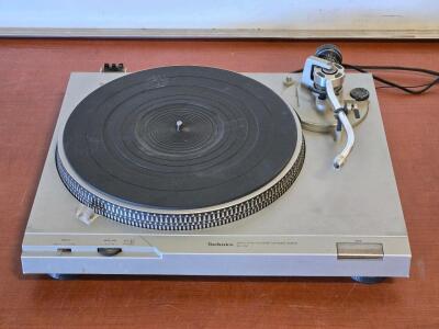 Vintage Technics SL-D2 Dorect Drive Auto Turntable System