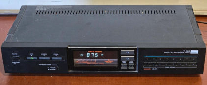 Vintage Sansui T-900 Quartz PLL Synthesizer Tuner