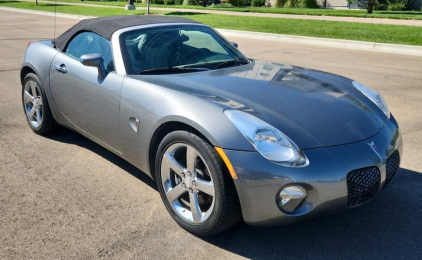 2006 PONTIAC SOLSTICE - 75K MILES!
