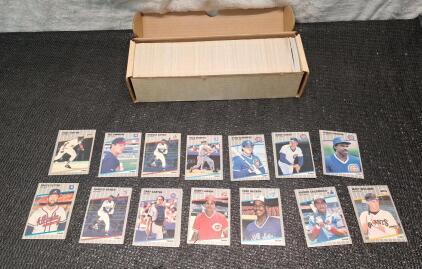 (1) Box Of 400+ 1989 Fleer Baseball Trading Cards