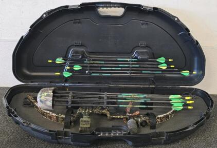 Buck-Shot Compound Bow with Camouflage Finish and Hard Case (12) Cabelas Striker Xtreme Arrows