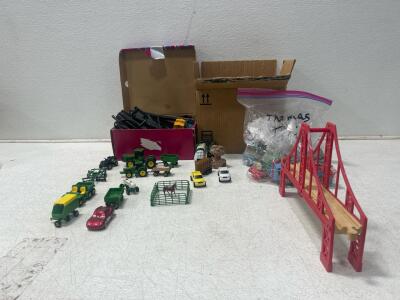 (1) Bag of John Deere tractor Set (2) Bags of Thomas the train set (2) Boxes of train sets