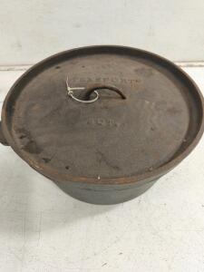 Texsport 8-quart cast iron Dutch oven with a lid