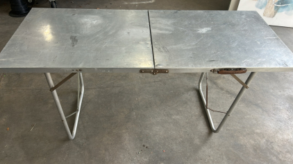 (1)Aluminum Fold-Away Table