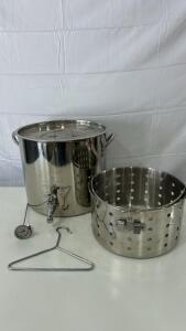 (1)Large Stainless Steel Pot With A Spigot Turkey Boiler