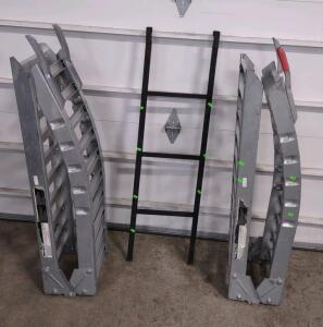 (2) Aluminum/Steel Folding Arched ATV/ Truck Ramps w/ Middle Ladder (Black)