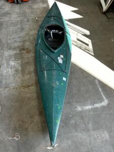 (1)12ft Green Plastic 1 Person Kayak
