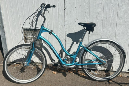 (1) 28&rdquo; Townie Beach Cruiser Bike