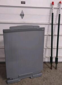 (1) Foldable Quartet DuraMax Presentation Easel (Gray) & (2) Green Steel Fence T-Posts w/ Anchor Plates